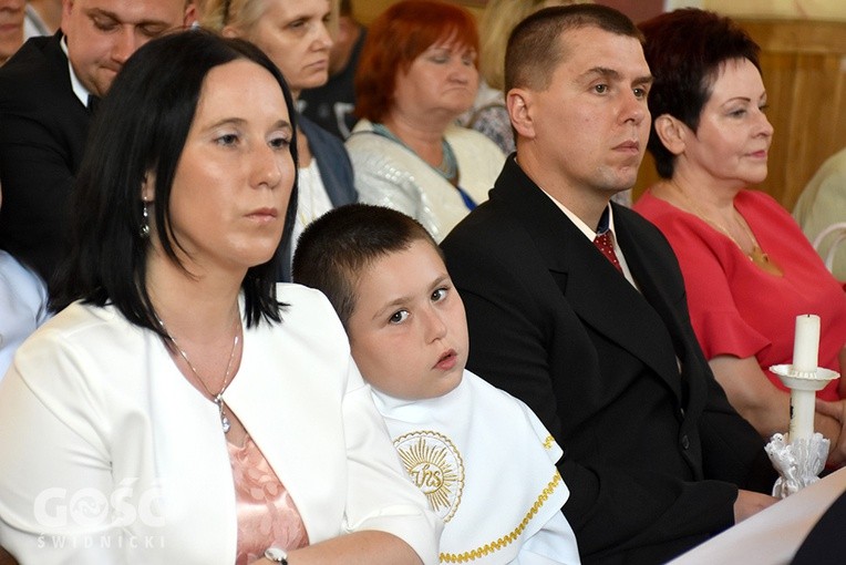 Pierwsza Komunia św. dzieci z Zespołu Szkół Specjalnych w Świdnicy.