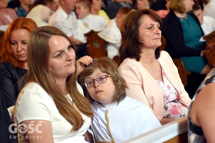 Pierwsza Komunia św. dzieci z Zespołu Szkół Specjalnych w Świdnicy.