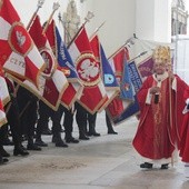 W uroczystości pod przewodnictwem abp. Sławoja Leszka Głódzia wzięły udział liczne poczty sztandarowe
