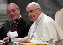 Papież: Trzeba sprowadzić młodzież z wirtualnego świata na ziemię