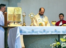 Sumie odpustowej   13 maja przewodniczył  jezuita o. L. Gęsiak.