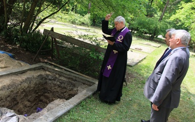 Pochówek szczątków ośmiu bezimiennych żołnierzy radzieckich