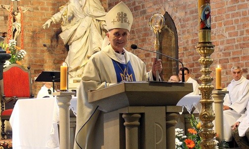 Mój Bóg idzie przede mną