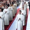 	Nowi diakoni diecezji świdnickiej tuż po przyjęciu święceń 8 maja.