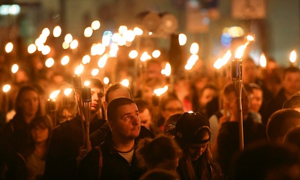 Droga Światła przeszła sprzed katedry wawelskiej na Skałkę.  
9.05.2018 Kraków