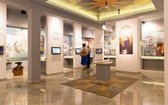 Nowoczesne multimedialne muzeum przybliża postać świętego marianina.
