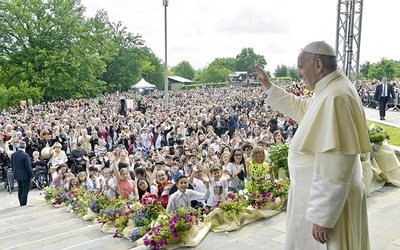 Franciszek jest pierwszym papieżem, który spotkał się z mieszkańcami Loppiano w ich mieście.