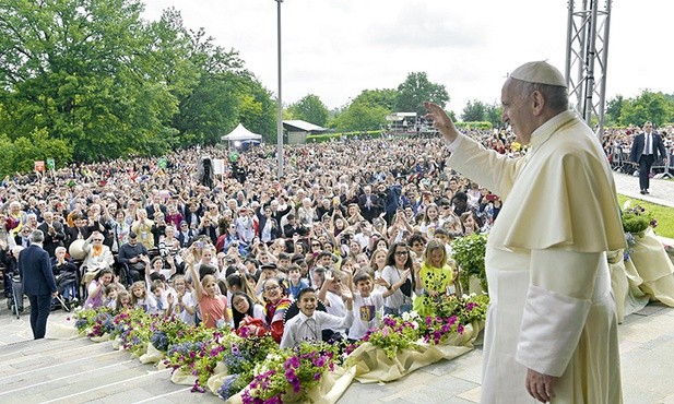 Franciszek jest pierwszym papieżem, który spotkał się z mieszkańcami Loppiano w ich mieście.