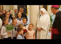 Dzieci i młodzież z Nowego Sącza u Biskupa Tarnowskiego w dniu imienin