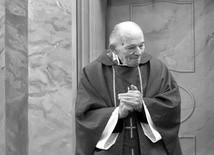 Śp. ks. Paweł Nimptsch podczas Mszy św. z okazji 90. rocznicy jego urodzin w kościele Wniebowzięcia NMP w Koźlu 