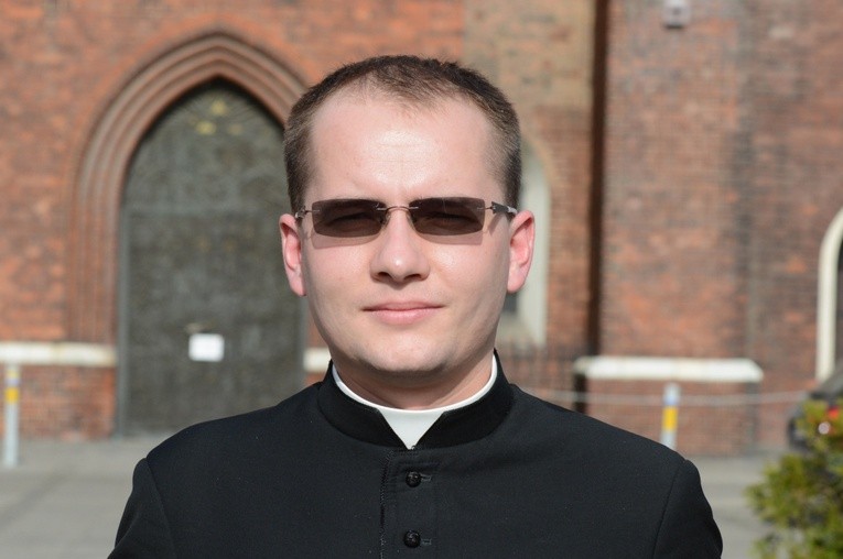 Dk. Piotr Mandala