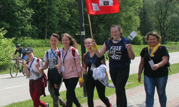 Biegnąc, chwalili Jana Pawła II