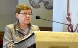 dr Wiesława Stefan – terapeutka, pedagog, wykładowca na Papieskim Wydziale Teologicznym we Wrocławiu, dyrektor Specjalistycznej Poradni Rodzinnej we Wrocławiu, zaangażowana w poradnictwie i w terapii rodziny, autorka publikacji dot. zagadnień życia małżeńskiego i rodzinnego.