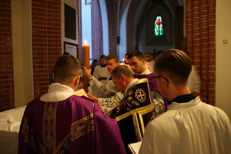 Wigilia Zesłania Ducha Świętego tradycyjnie