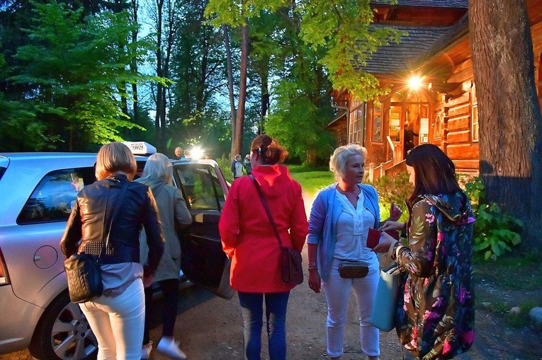 Nocne zwiedzanie w górach