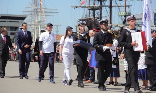 "Dar Młodzieży" wypłynął w rejs dookoła świata