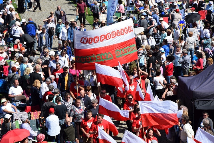 Wejście pielgrzymki z Łowicza na Jasną Górę - cz. 1