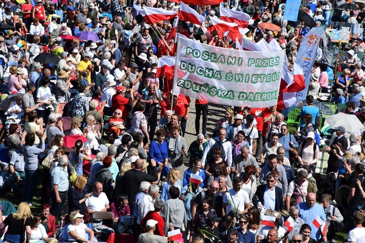 Wejście pielgrzymki z Łowicza na Jasną Górę - cz. 1