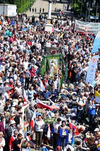 Wejście pielgrzymki z Łowicza na Jasną Górę - cz. 1