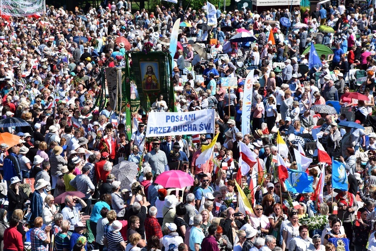 Wejście pielgrzymki z Łowicza na Jasną Górę - cz. 1