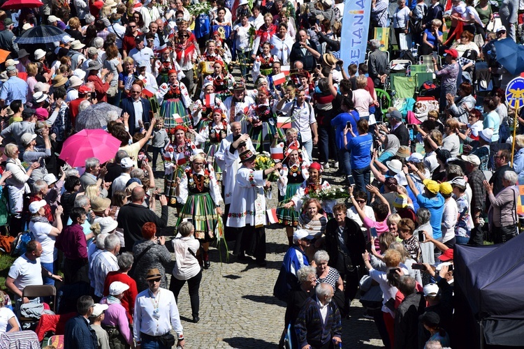 Wejście pielgrzymki z Łowicza na Jasną Górę - cz. 1