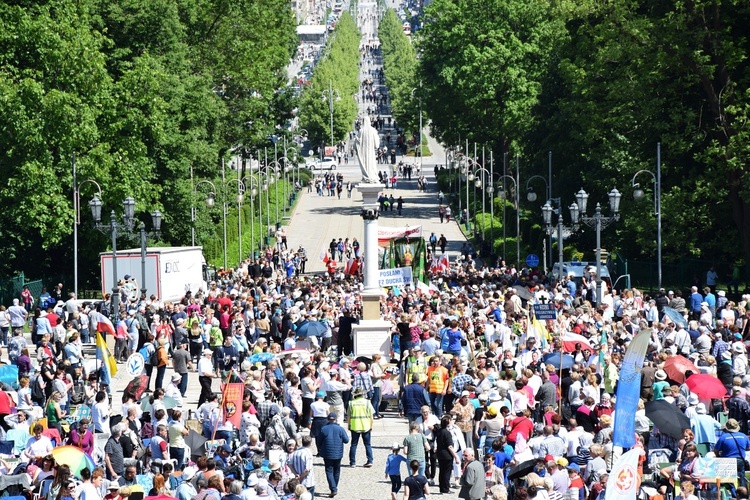 Wejście pielgrzymki z Łowicza na Jasną Górę - cz. 1