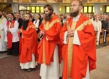 Święcenia prezbiteratu przyjęło trzech braci kapucynów. Od lewej: br. Dawid, br. Borys i br. Sebastian