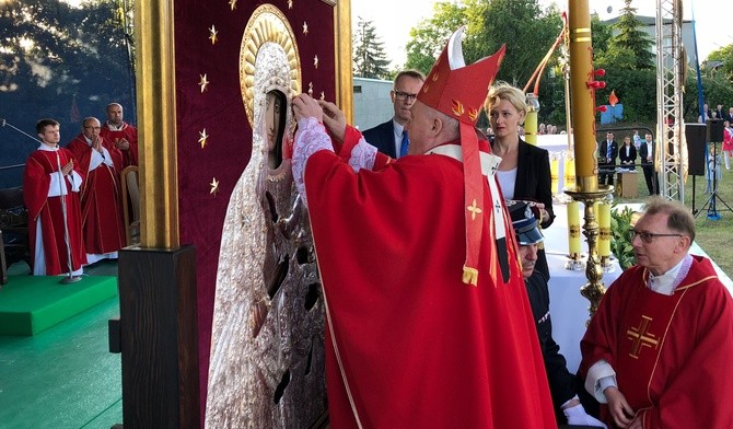 Wrócimy z Warki lepsi, Szkaplerzna Pani