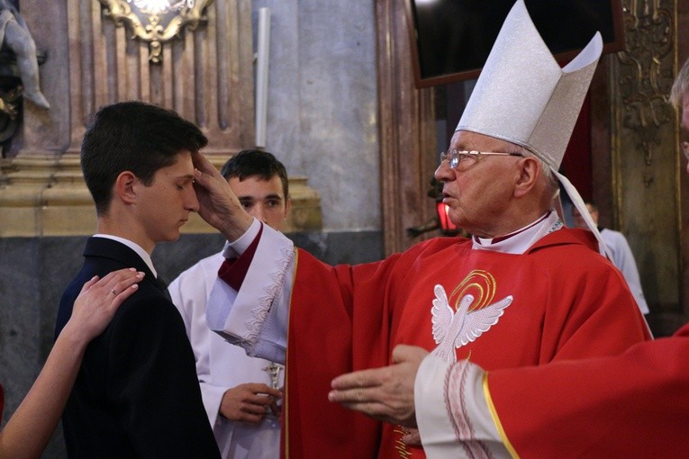 Bierzmowanie w Zesłanie Ducha Świętego