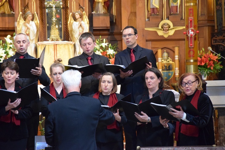 Koncert pieśni maryjnych