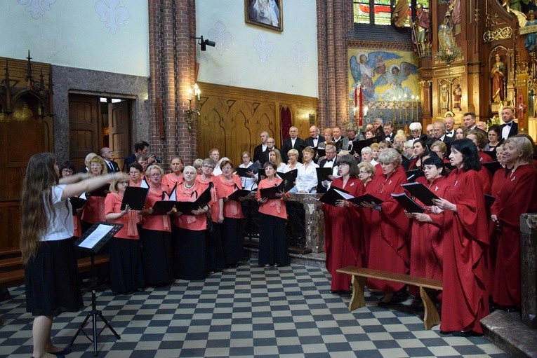 Na zakończenie koncertu chórzyści zaśpiewali razem