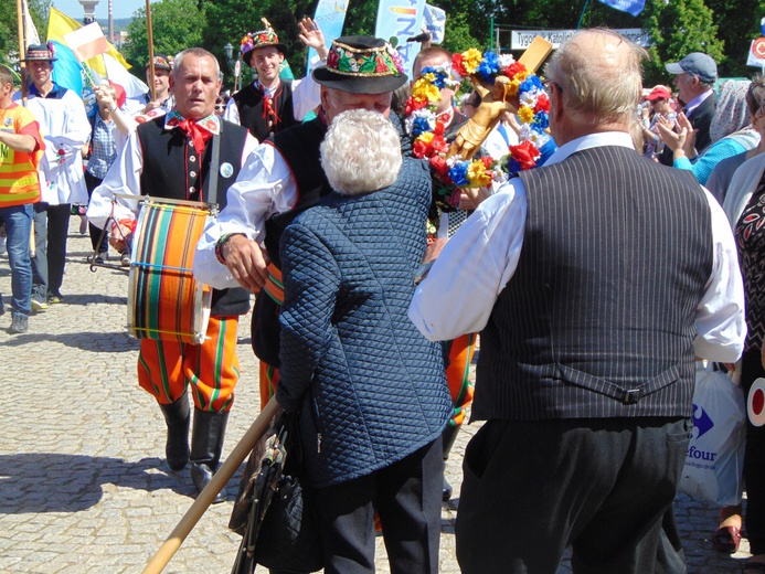 Wejście pielgrzymki z Łowicza na Jasną Górę - cz. 2