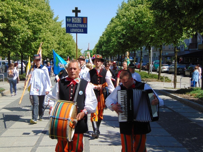 Wejście pielgrzymki z Łowicza na Jasną Górę - cz. 2