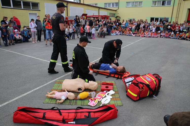 Pokazy działania strażaków 