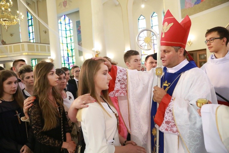 Bierzmowanie u MB Anielskiej w Dębicy