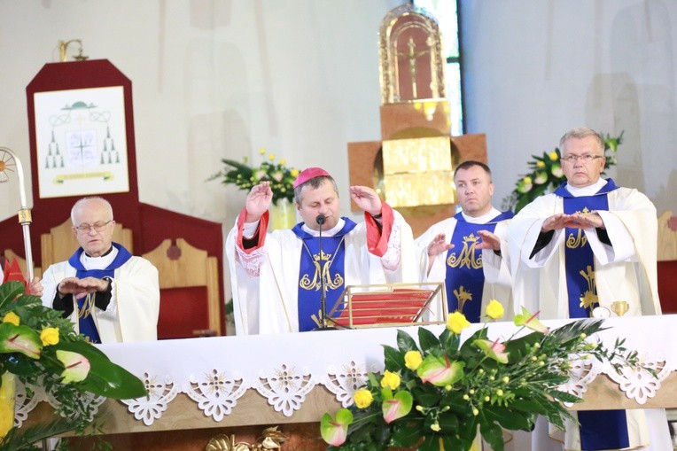 Bierzmowanie u MB Anielskiej w Dębicy