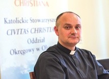 – Na sprawy społeczne powinniśmy patrzeć oczami wiary – uważa ks. Zdzisław Kieliszek.