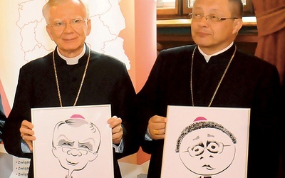 ▲	Uhonorowani oprócz dyplomów otrzymali również swoje karykatury, wykonane przez Ewę Barańską-Jamrozik.