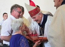 Bp Franjo i jego diecezja współpracują z diecezją legnicką.