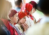 Czangowie (węgierska grupa etniczna żyjąca w Transylwanii) na swojej tradycyjnej pielgrzymce na Zesłanie Ducha Świętego.
20.05.2018 Ghimes-Faget, Rumunia