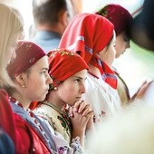 Czangowie (węgierska grupa etniczna żyjąca w Transylwanii) na swojej tradycyjnej pielgrzymce na Zesłanie Ducha Świętego.
20.05.2018 Ghimes-Faget, Rumunia