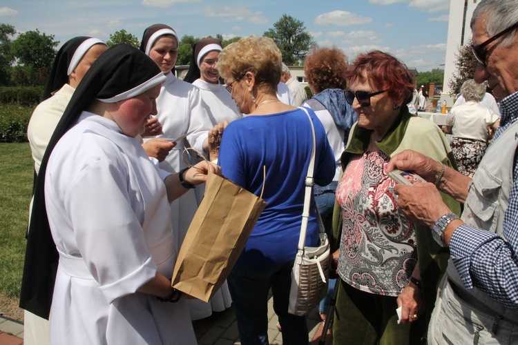 Przyjęcie w wielowiejskich ogrodach