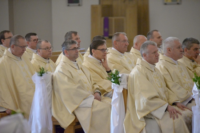 Kapłani w skarżyskiej Ostrej Bramie