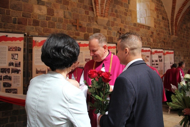 Wprowadzenie kanoników do Archikolegiackiej Kapituły Łęczyckiej