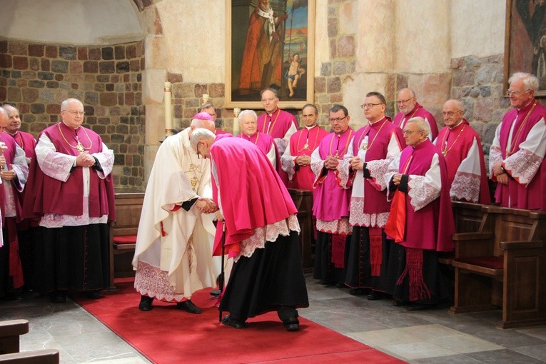 Wprowadzenie kanoników do Archikolegiackiej Kapituły Łęczyckiej