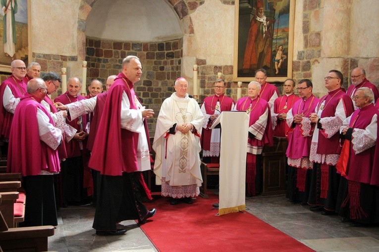 Wprowadzenie kanoników do Archikolegiackiej Kapituły Łęczyckiej