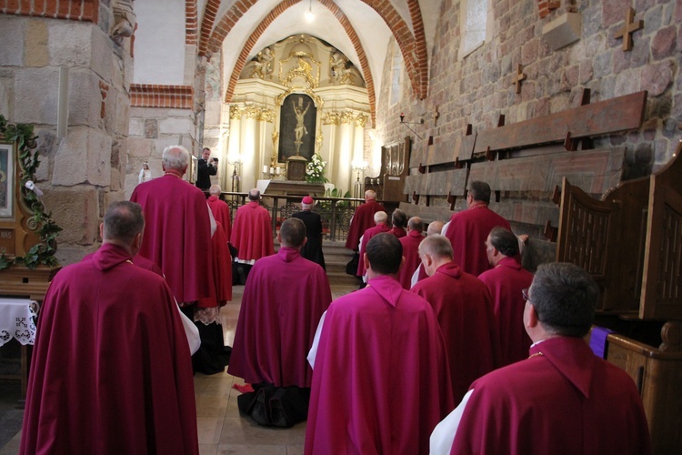 Wprowadzenie kanoników do Archikolegiackiej Kapituły Łęczyckiej