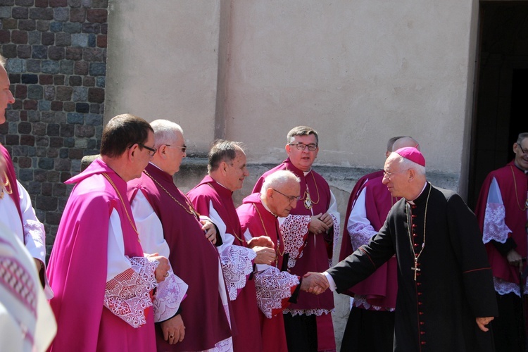 Wprowadzenie kanoników do Archikolegiackiej Kapituły Łęczyckiej