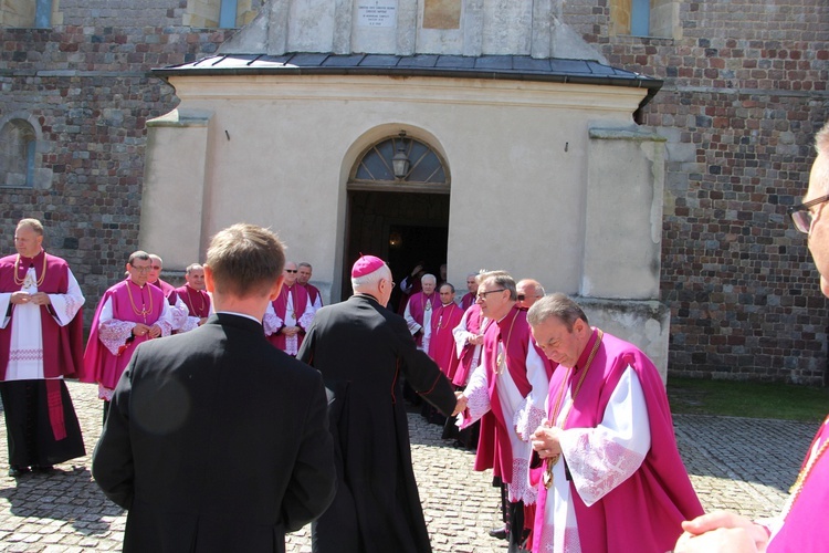 Wprowadzenie kanoników do Archikolegiackiej Kapituły Łęczyckiej