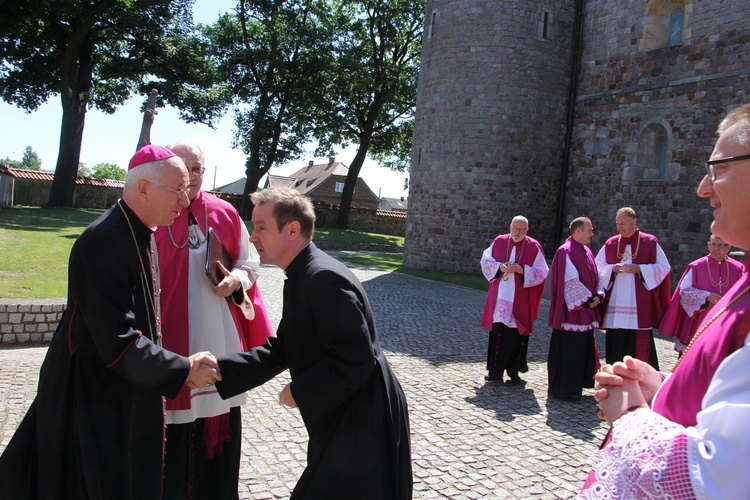 Wprowadzenie kanoników do Archikolegiackiej Kapituły Łęczyckiej